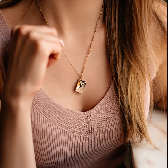 Léna | Gioiello Lettera Segreta – Collana o Portachiavi