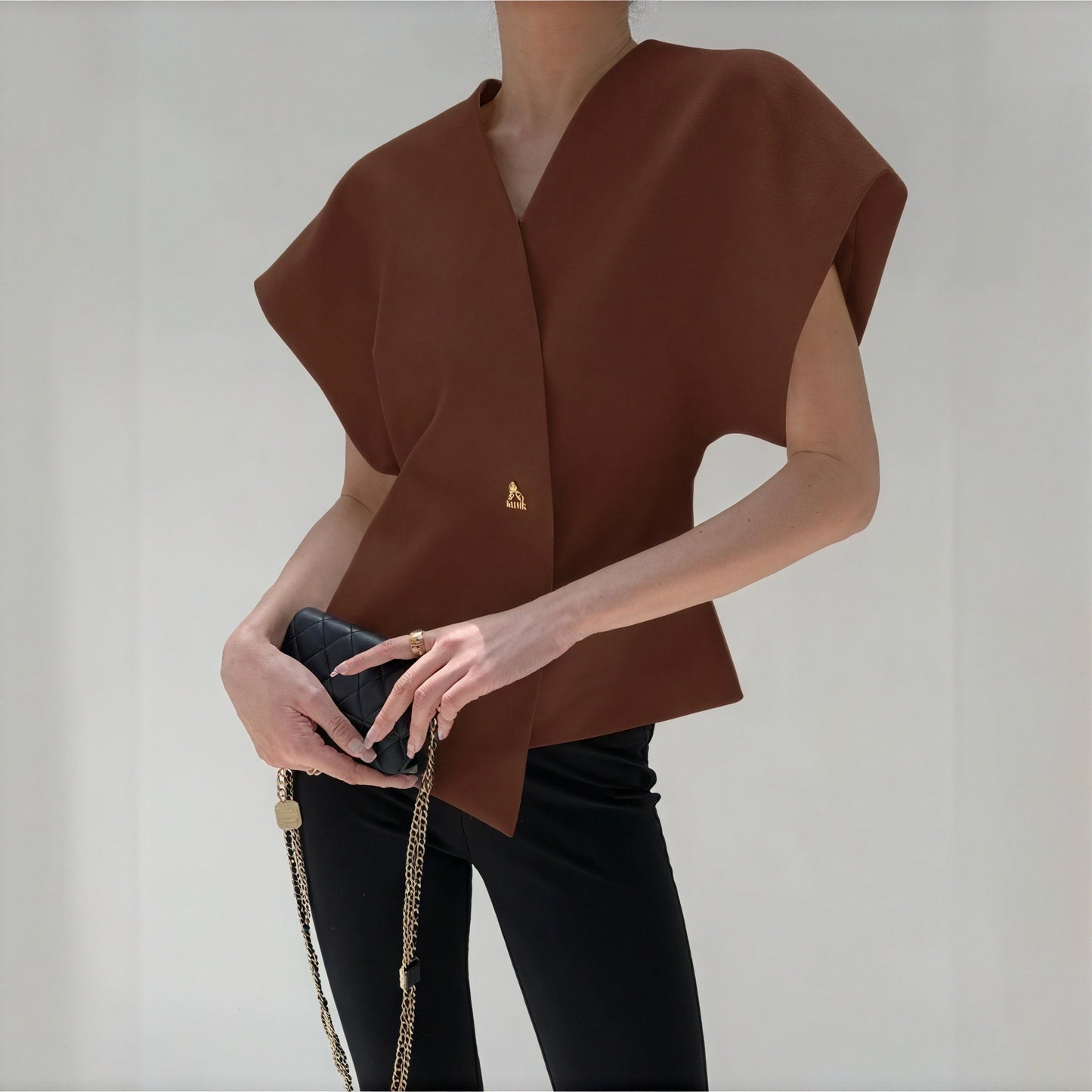 Yvonne | Chic Struktureret Bluse – Asymmetrisk Og Moderne Design