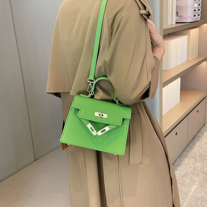Carine | Elegant Shoulder Bag – Modern Style and Practicality 