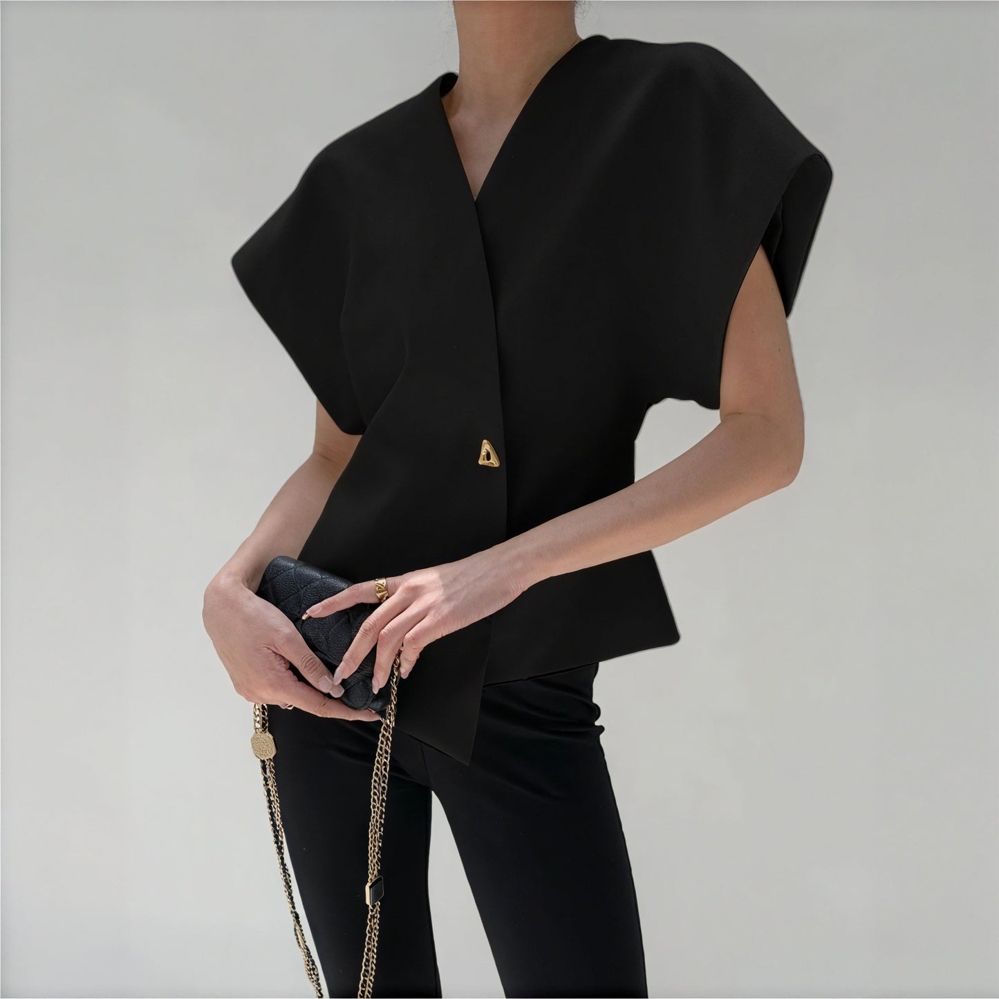 Yvonne | Chic Struktureret Bluse – Asymmetrisk Og Moderne Design 